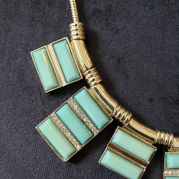 Womens Green Acrylic Gold Tone Bib Chain Statement Necklace with Lobster Clasp - Picture 5 of 7